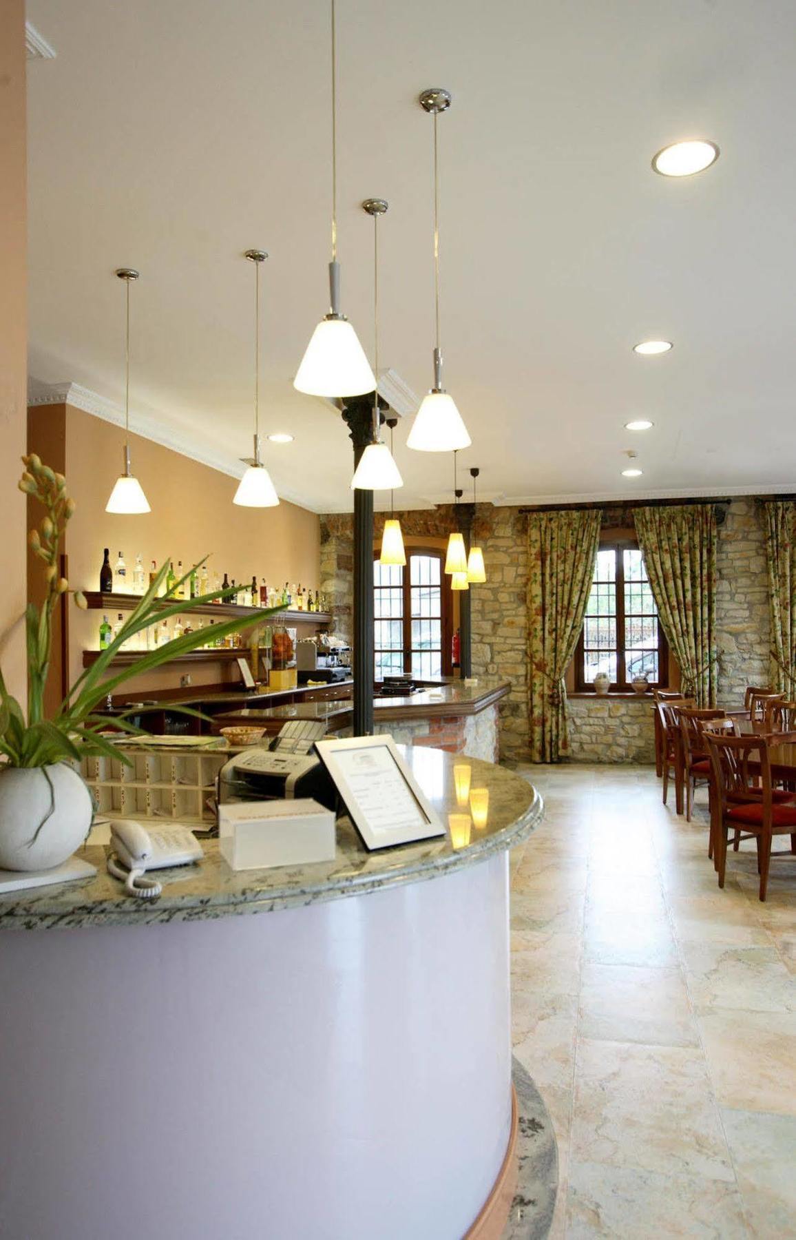 Imperion Hotel Cangas de Onis Exterior photo